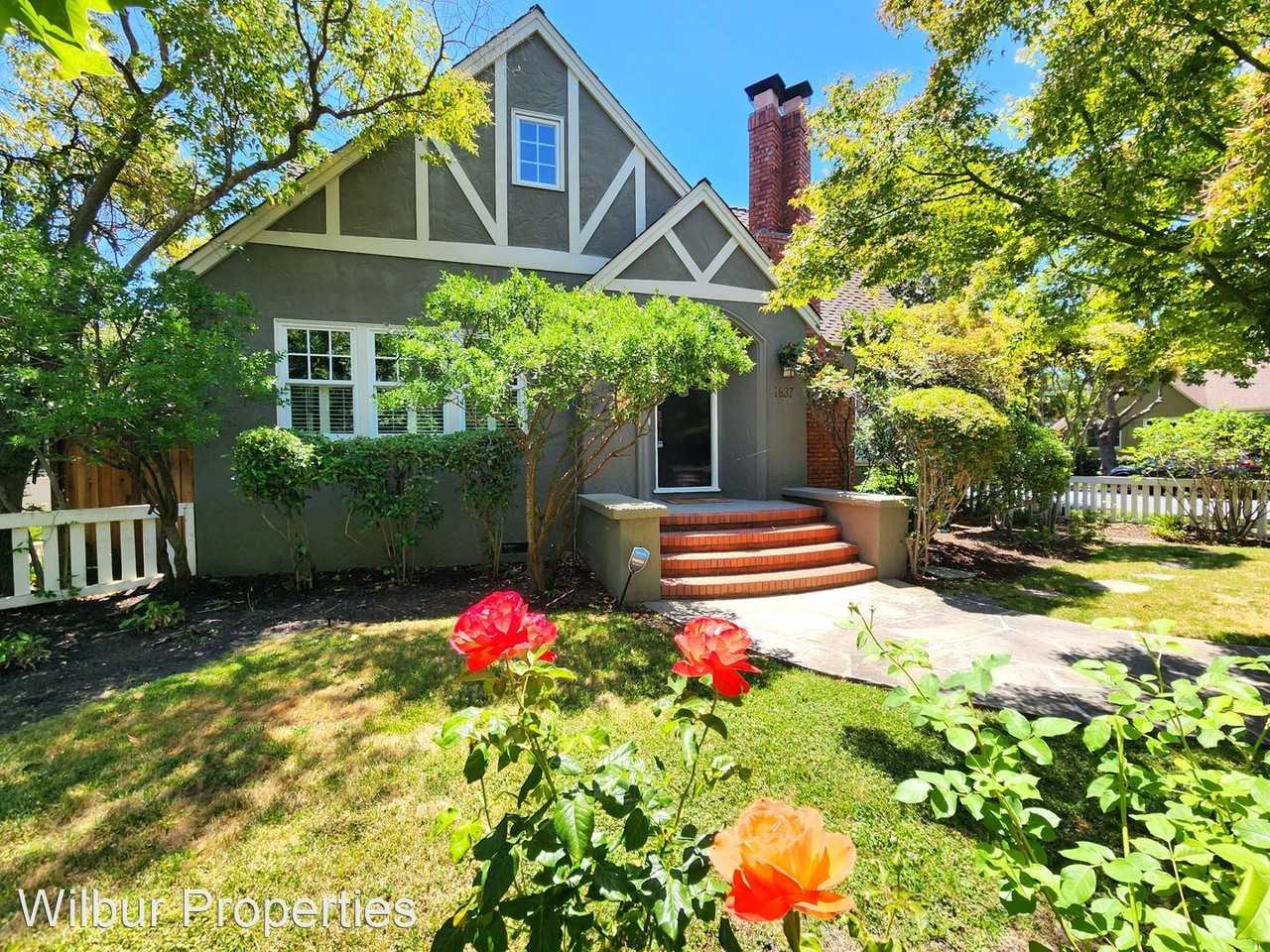 1837 Brewster Ave - Photo 2 of 44