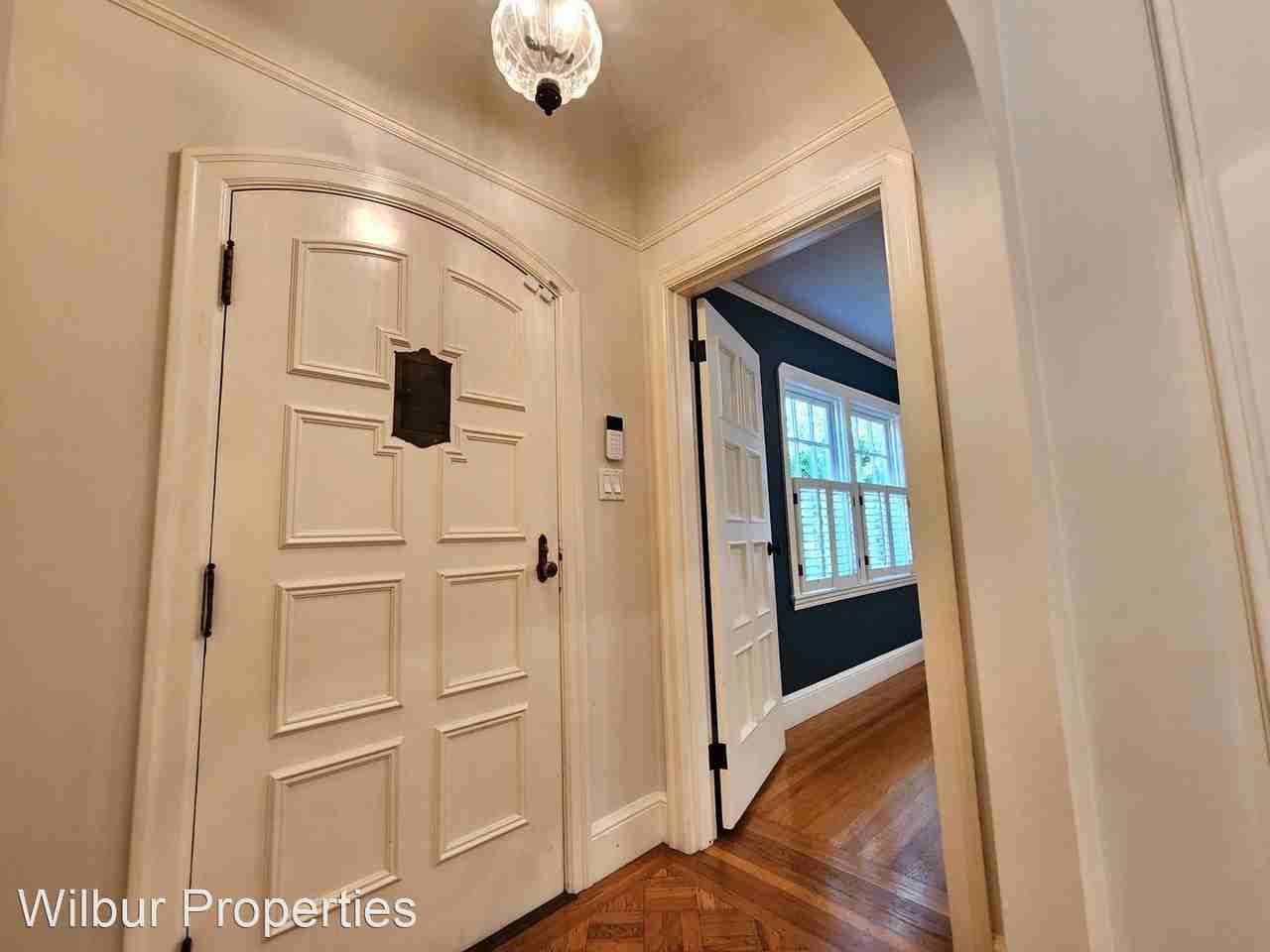 1837 Brewster Ave - Photo 3 of 44