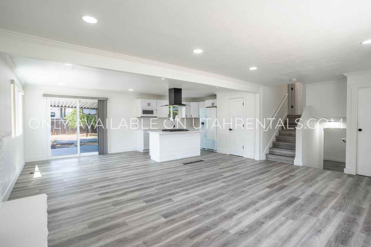 3134 Sw - Photo 2 of 29