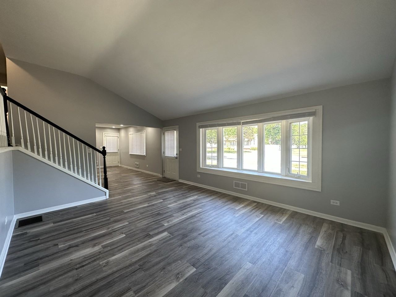 8212 Columbia Ave - Photo 2 of 17