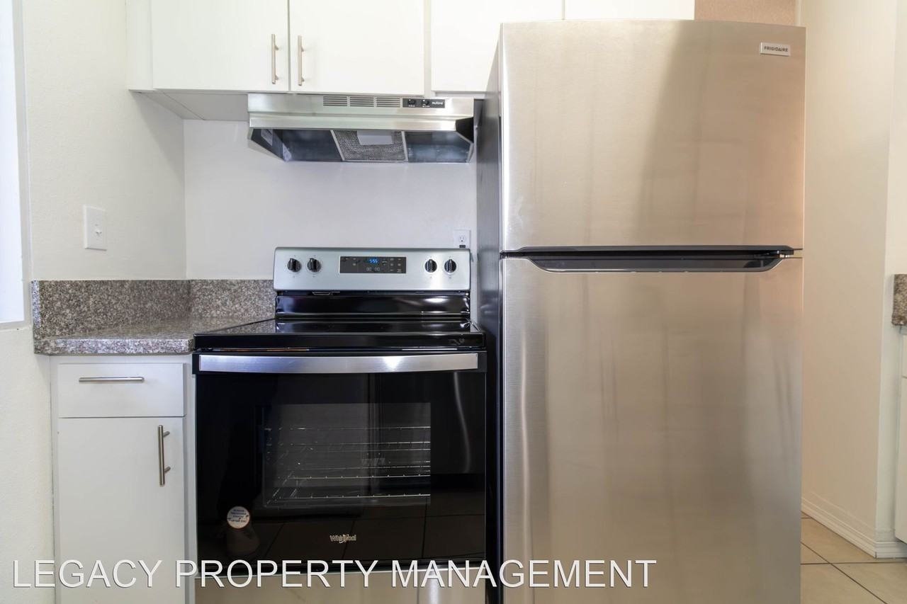 3630 SE 39th Ave. - Photo 3 of 16