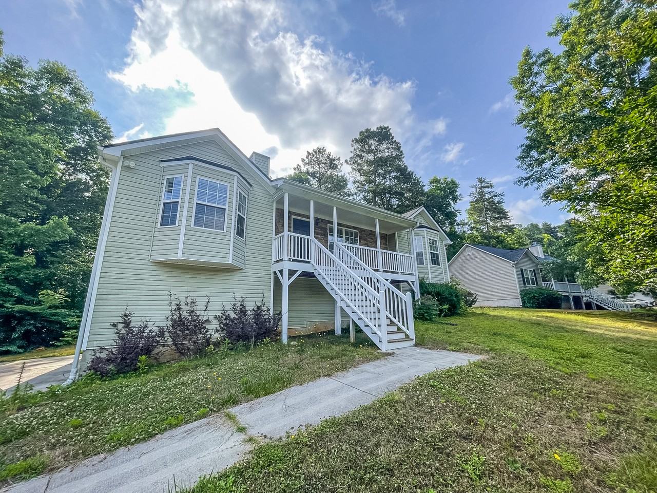 221 Taylor Ridge Trl - Photo 2 of 22