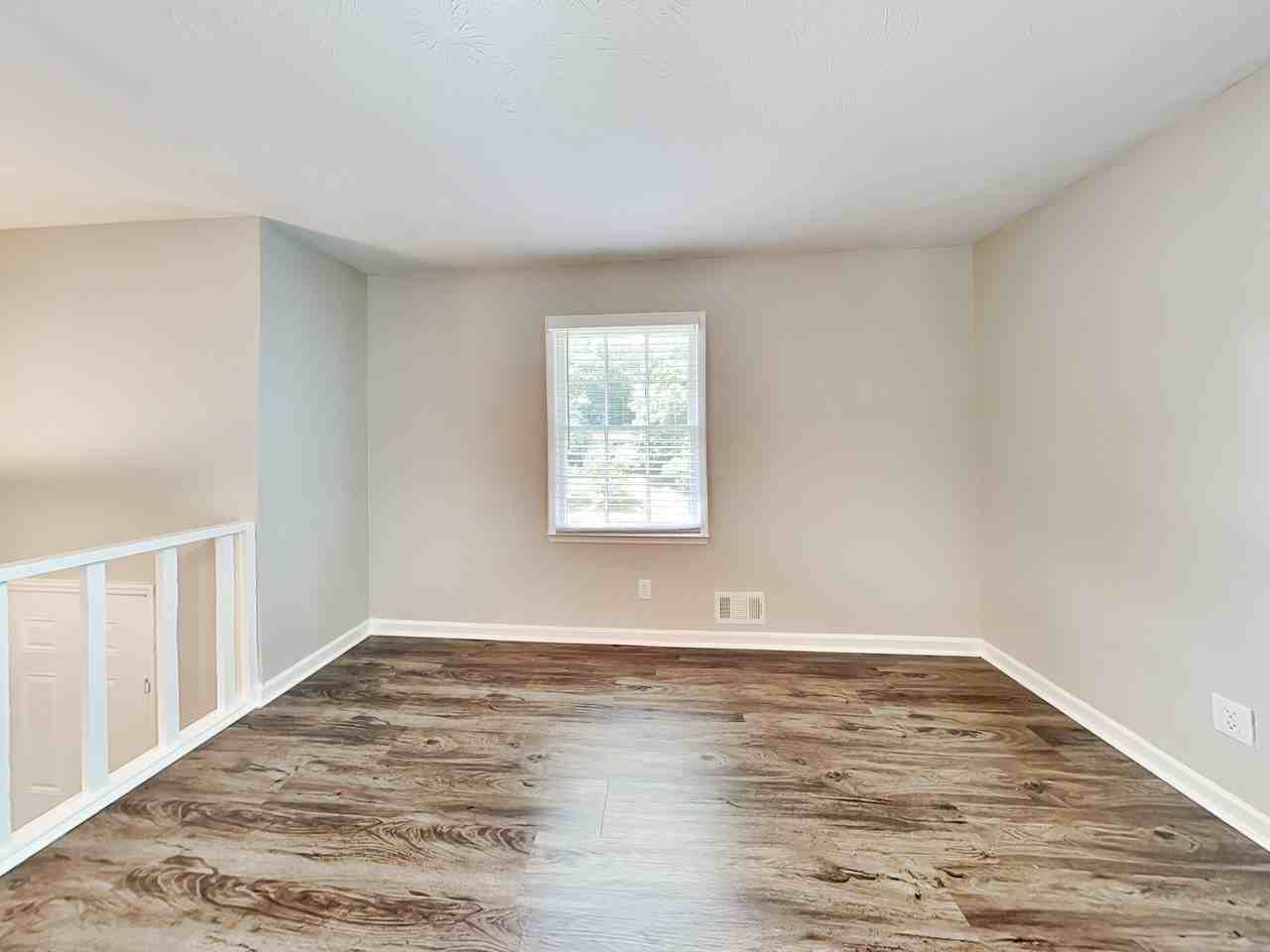 1317 Classic Dr Ne - Photo 3 of 20