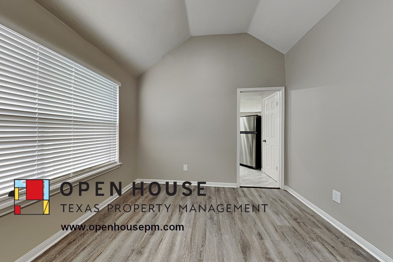 5419 Roserock Ln - Photo 3 of 16