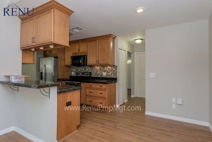 1006 Malletwood Dr - Photo 3 of 17