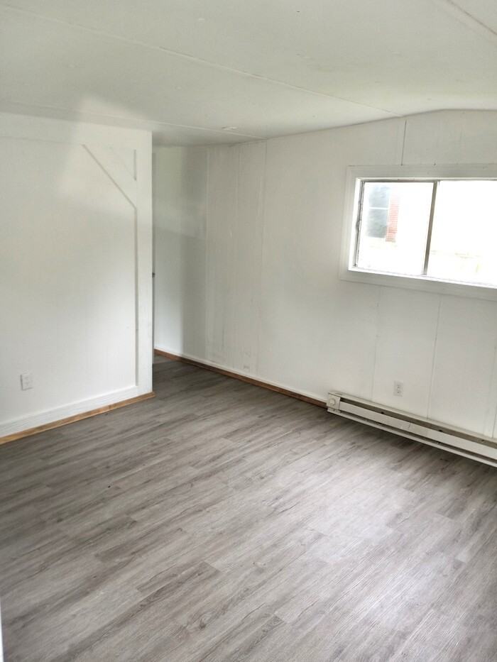 1513 Fleetwood Dr - Photo 3 of 5