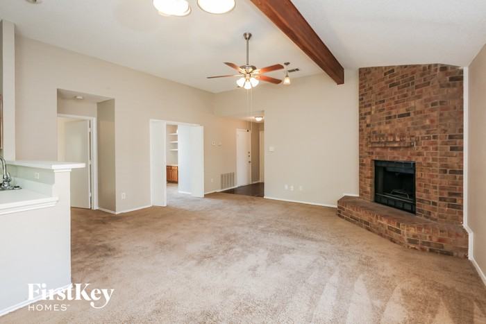 207 Caprock Dr - Photo 2 of 15