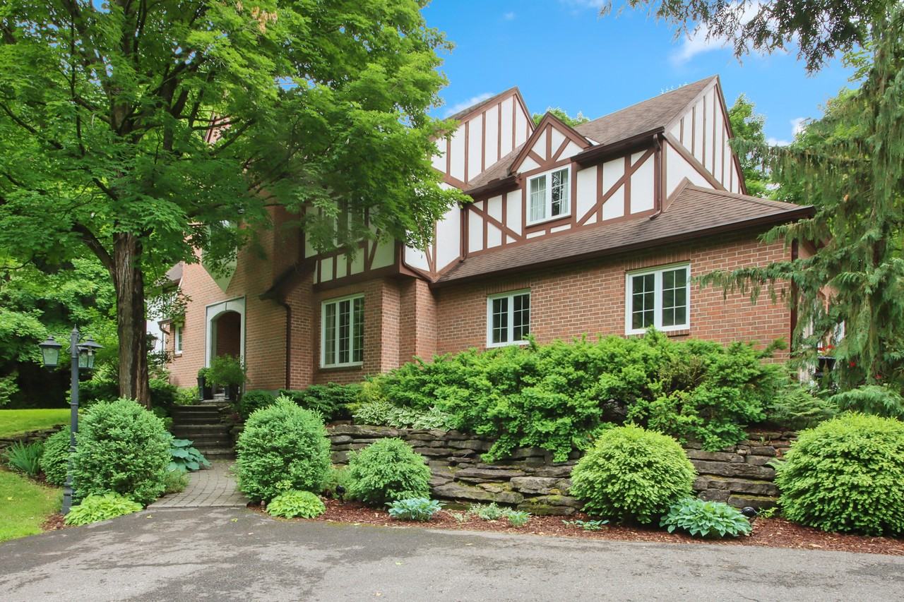 8150 Miles Crescent FURNISHED w/ HOT TUB & SAUNA - Photo 2 of 50