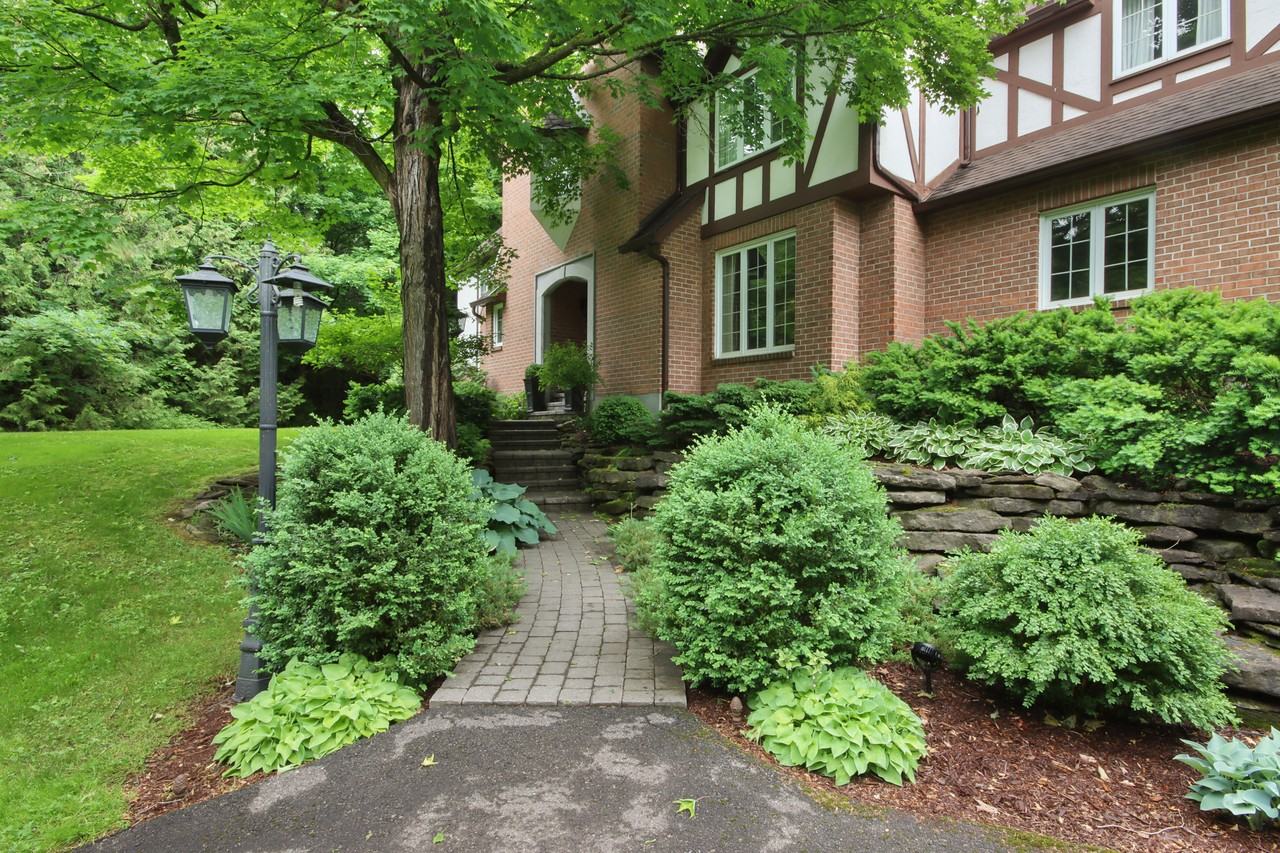 8150 Miles Crescent FURNISHED w/ HOT TUB & SAUNA - Photo 3 of 50