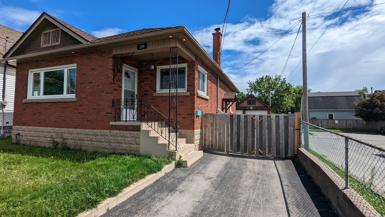 209 Killaly St E - Photo 2 of 4