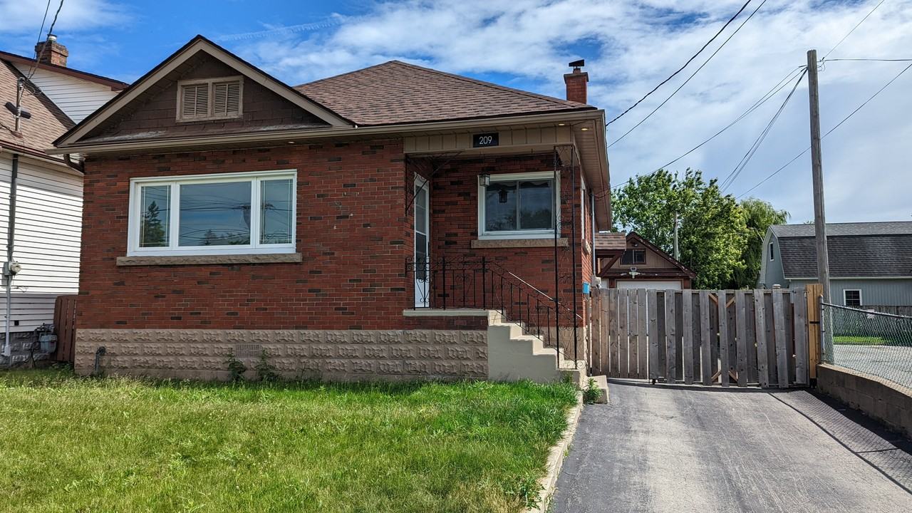 209 Killaly St E - Photo 3 of 4