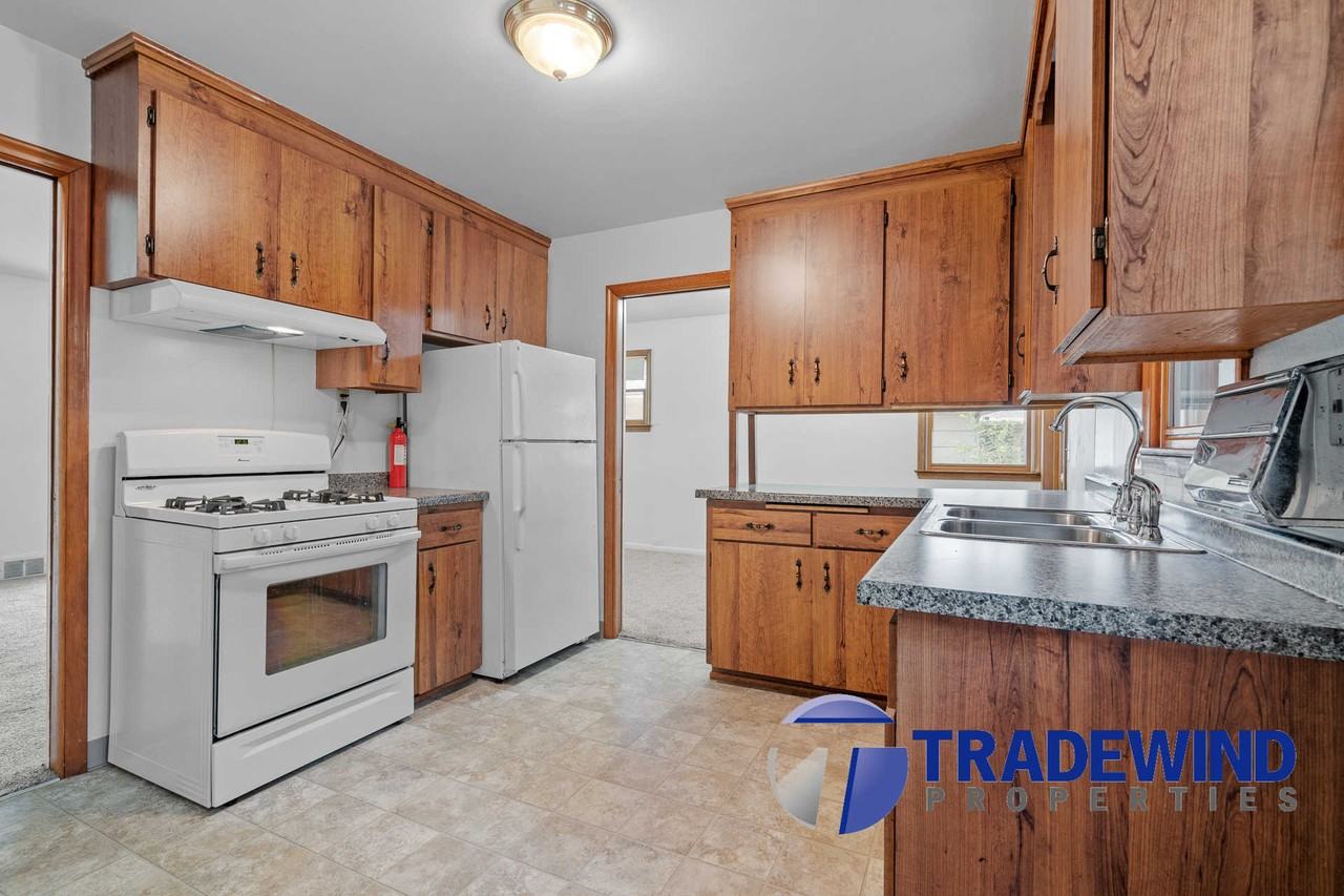 2545 Xylon Avenue South - Photo 2 of 31