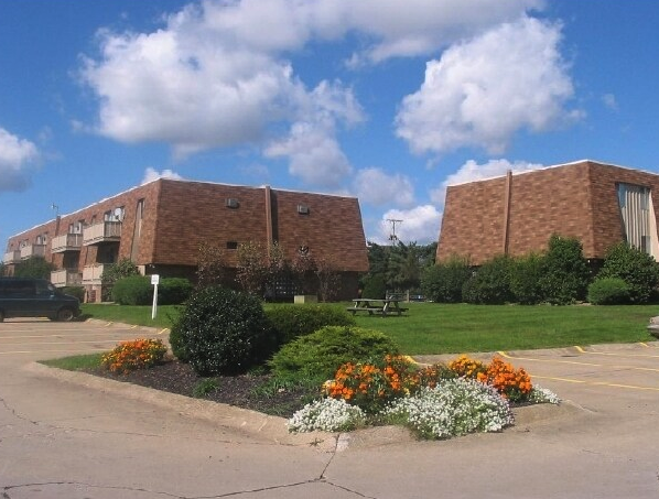 Portage Pointe - Photo 2 of 6