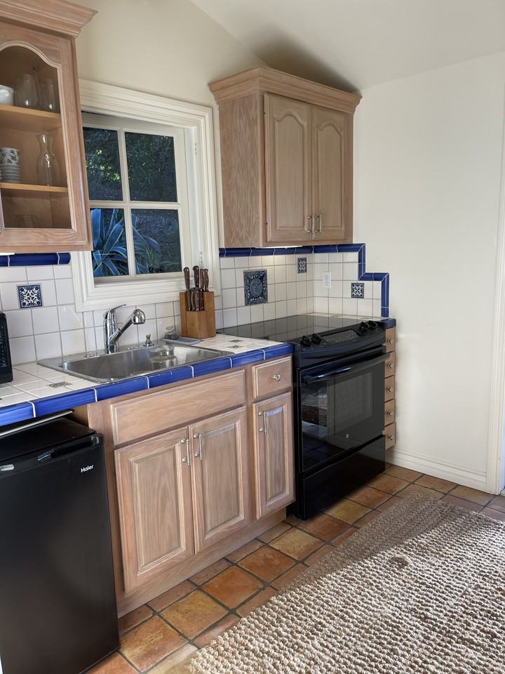 5358 Avenida Maravillas #NA - Photo 3 of 8