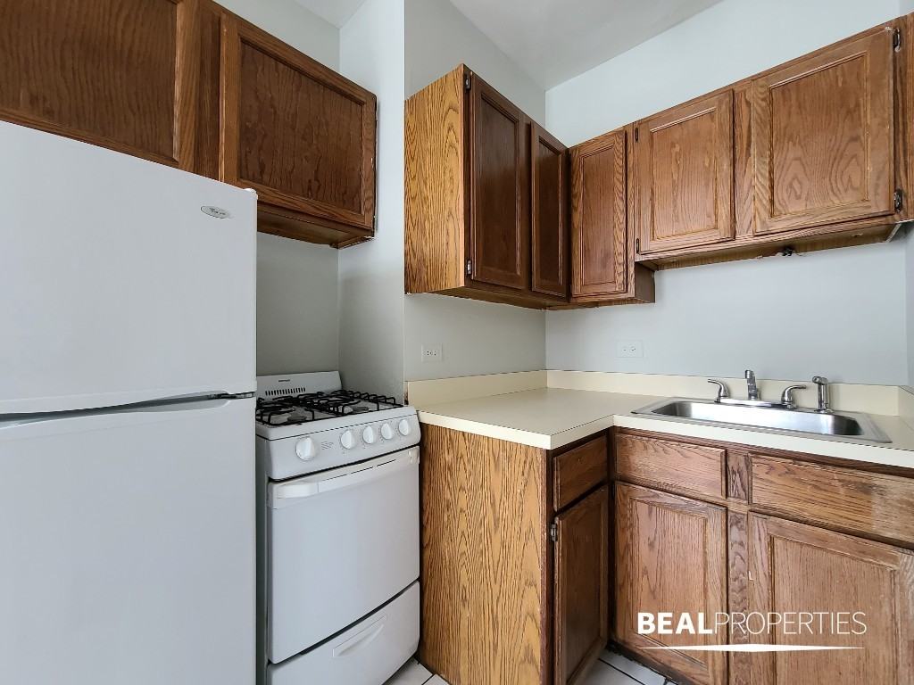 511 W Belmont Ave #25 - Photo 2 of 10