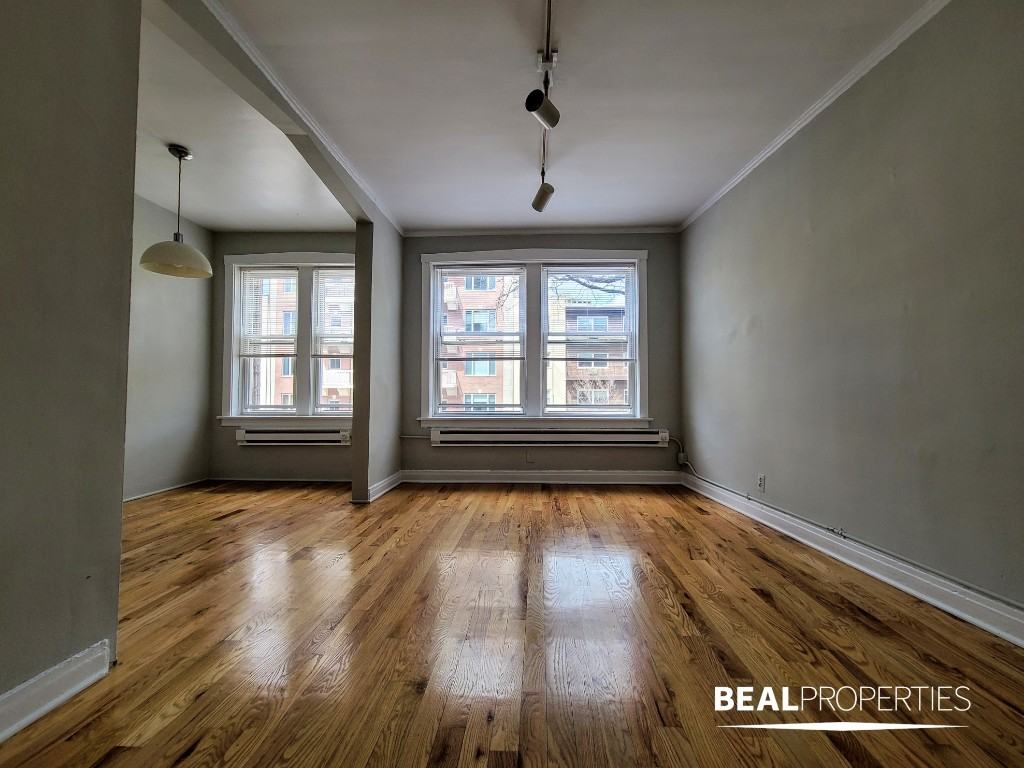 511 W Belmont Ave #25 - Photo 3 of 10