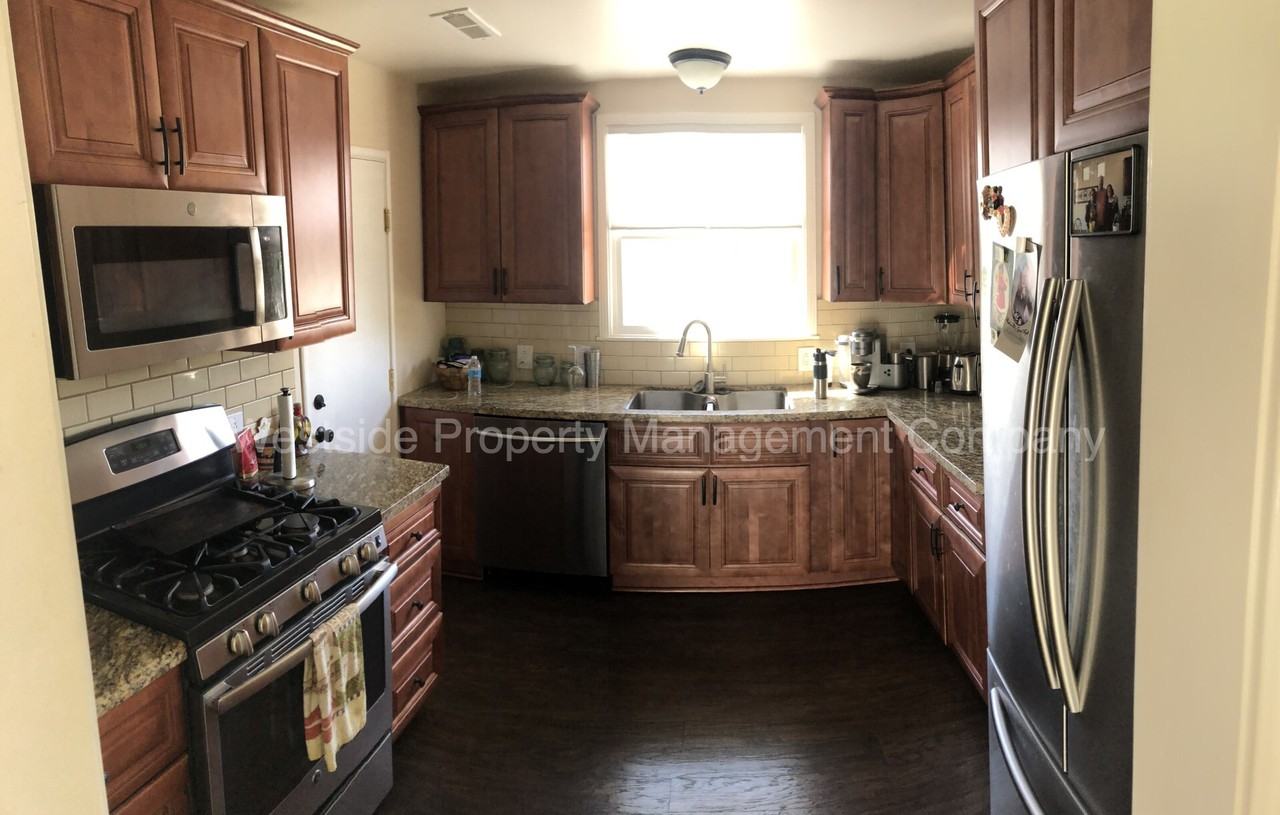 258 Edinburgh Avenue - Photo 3 of 11