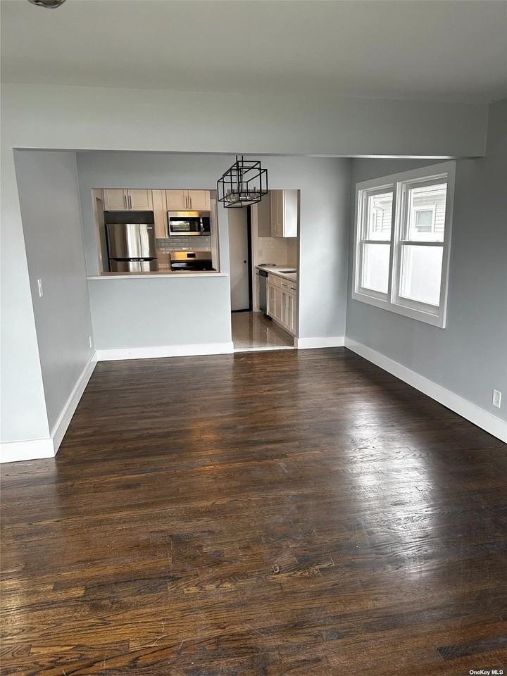 401 Lincoln Boulevard - Photo 3 of 11