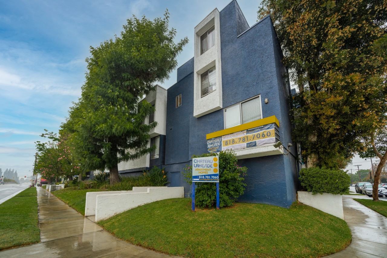 Chateau Lakeside Apartments - Photo 2 of 14