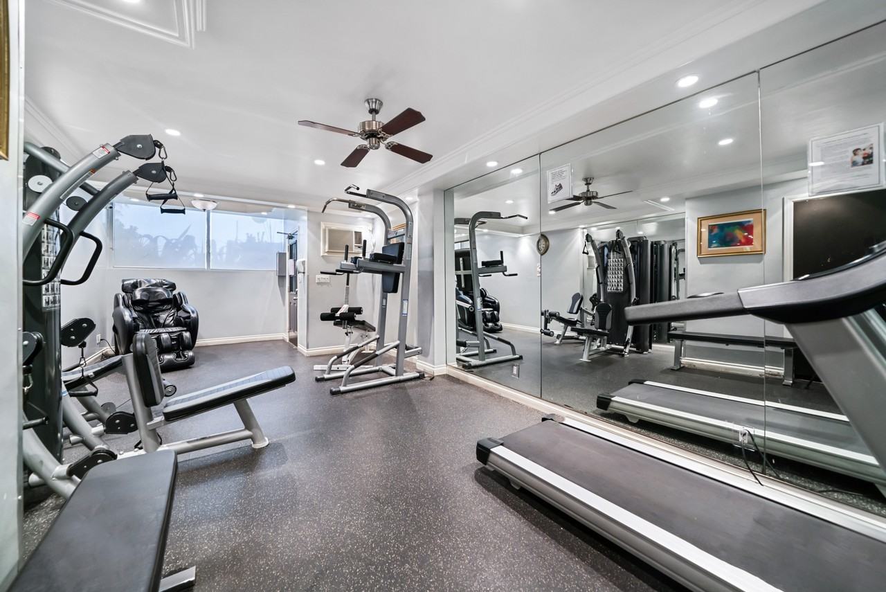 Chateau Lakeside Apartments - Photo 6 of 14