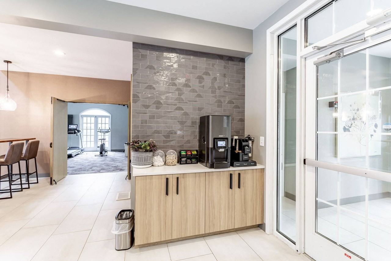 Devonshire Apartments - Photo 5 of 25