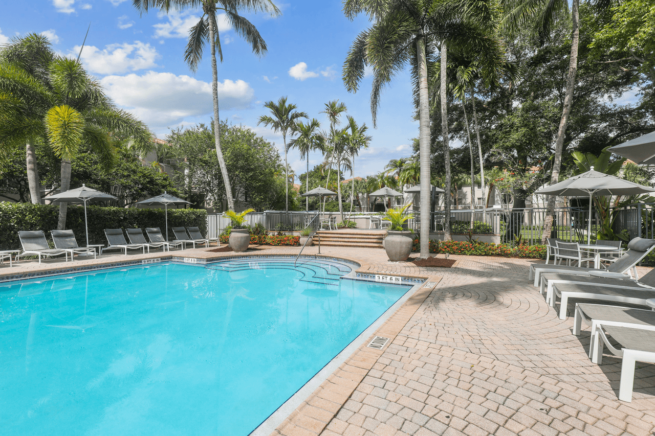 Coconut Palm Club Apartments - Photo 6 of 50