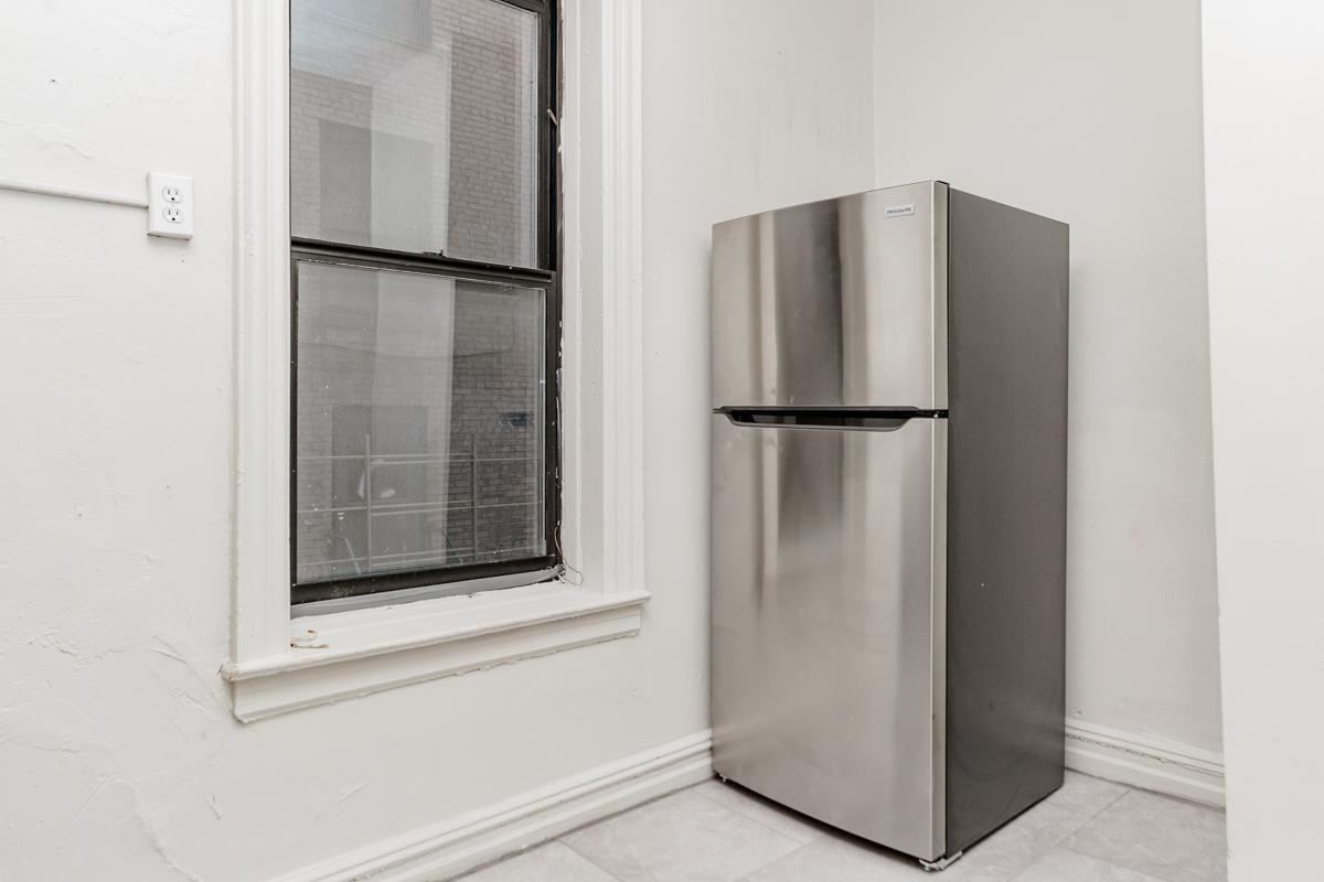 374 E 49th St #D3 - Photo 3 of 10