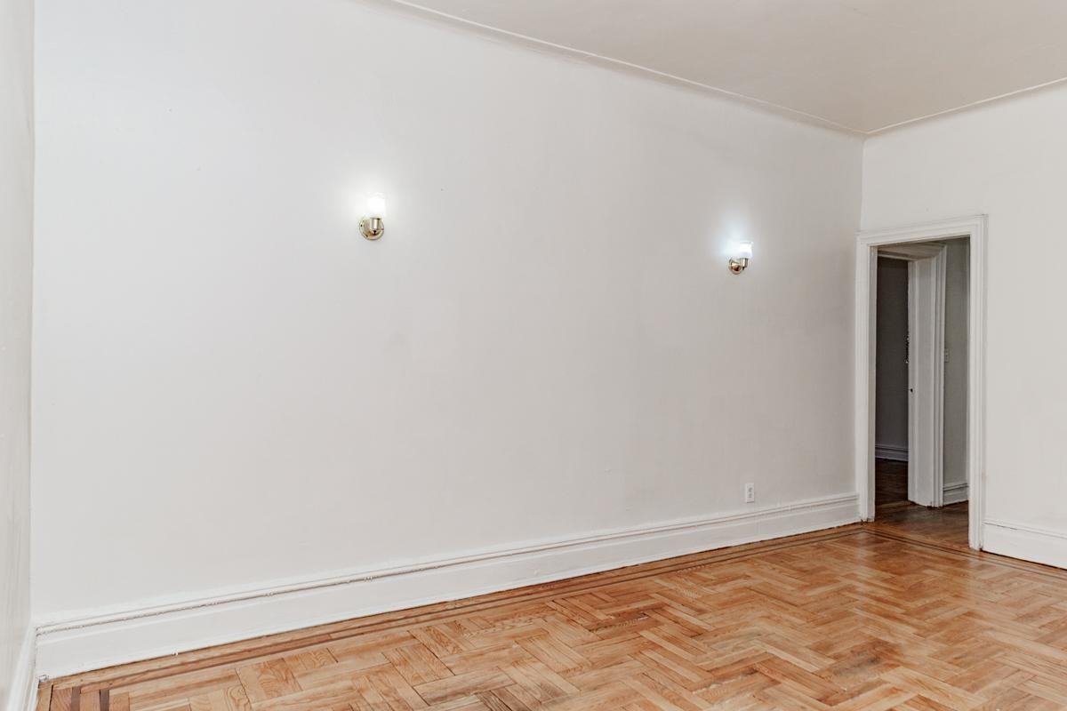 374 E 49th St #D3 - Photo 5 of 10