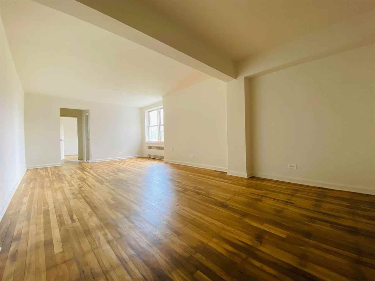 10537 65th Ave #6 - Photo 3 of 17