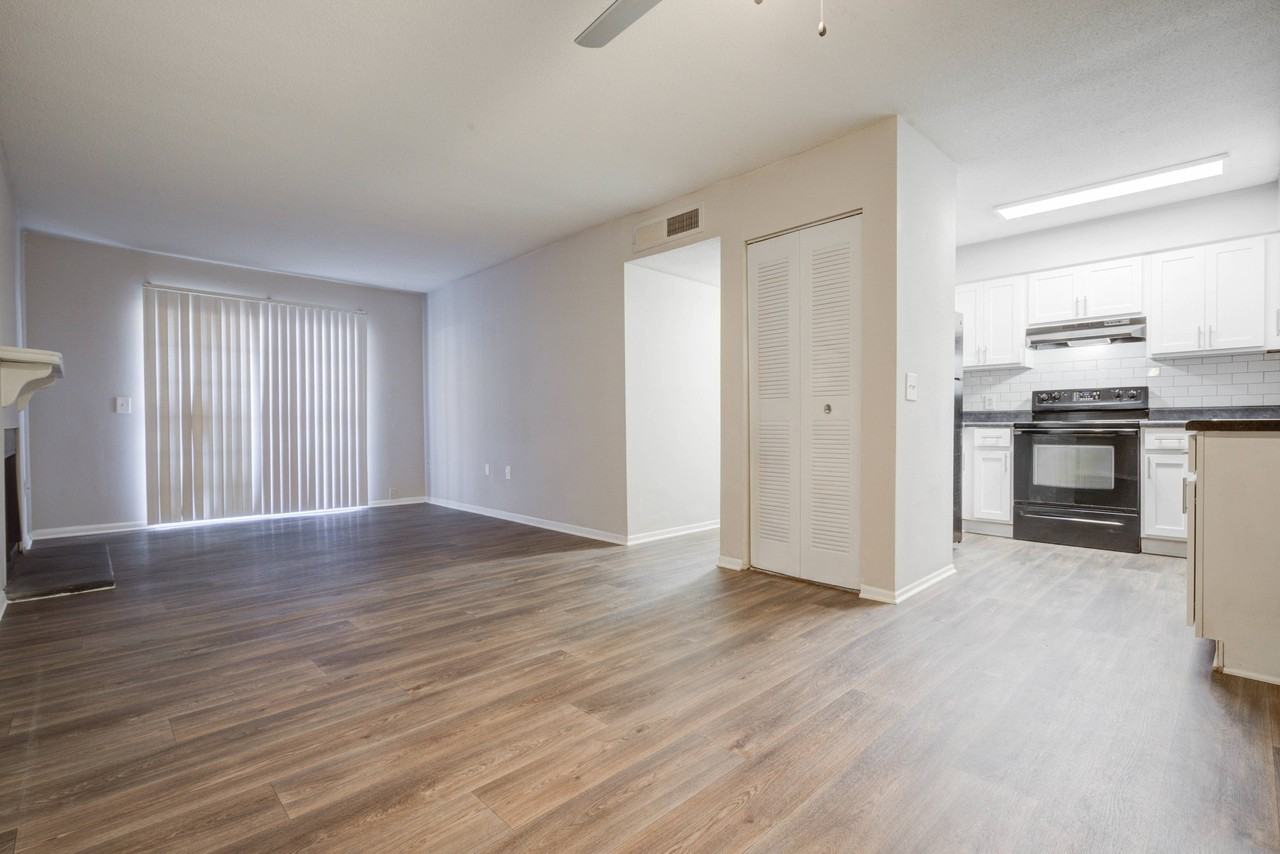 Chimneys of Greenville Apartments 4990 Old Spartanburg Rd, Taylors