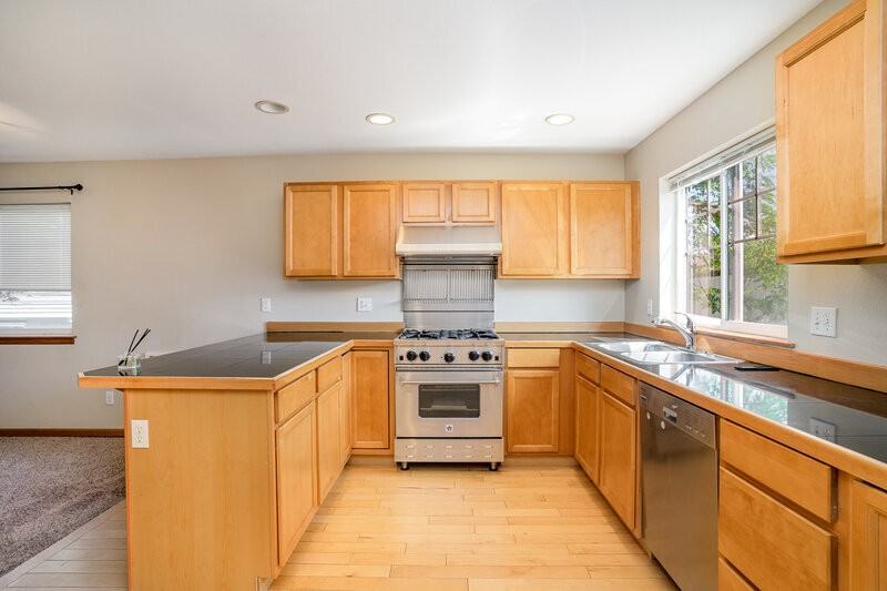 10710 Whitman Ave N #B - Photo 7 of 27