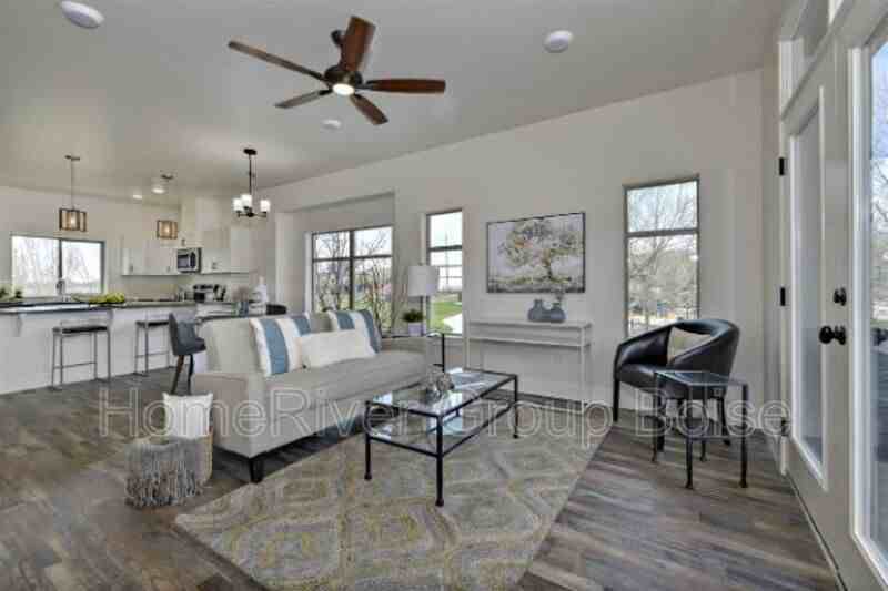 469 E Trackstand Ln - Photo 4 of 17