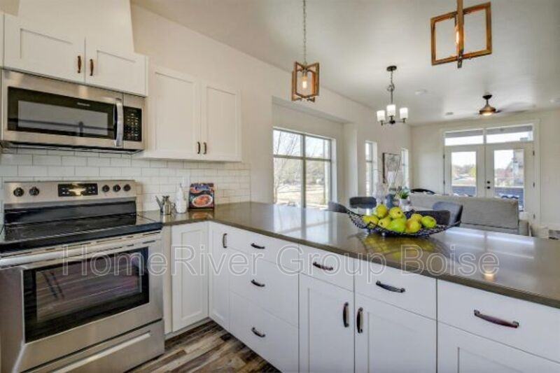 469 E Trackstand Ln - Photo 3 of 17