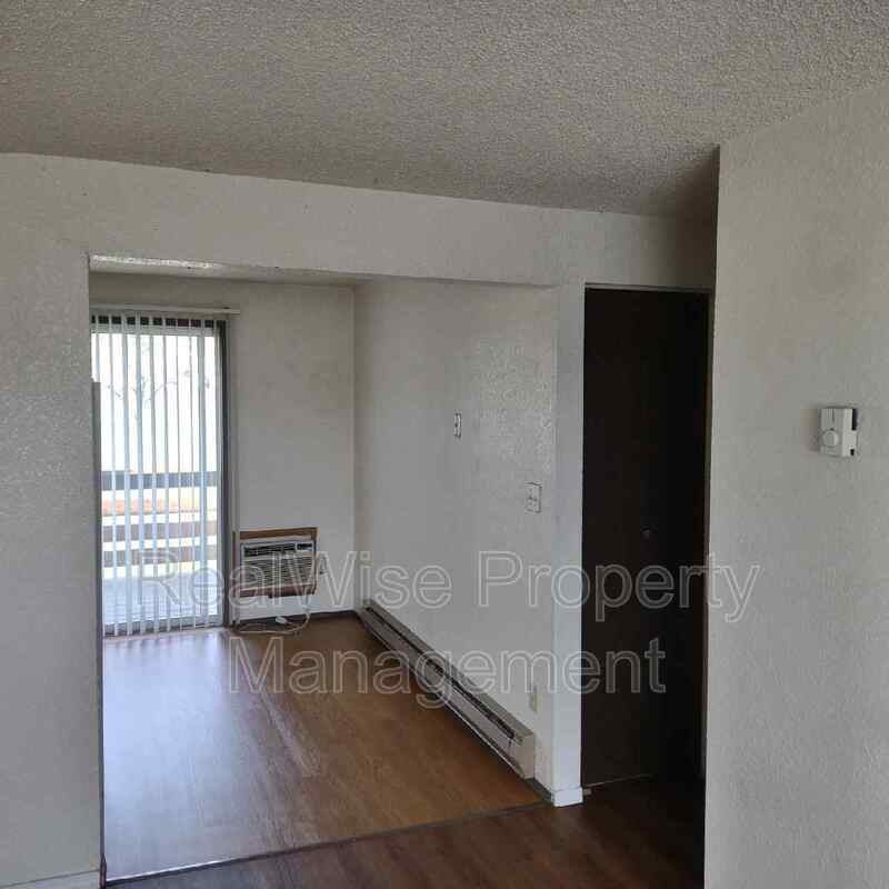 332 Nw Tumlin Ave - Photo 2 of 8