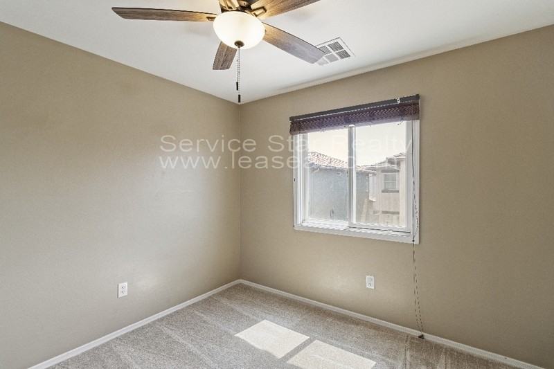 860 S Huish Dr - Photo 5 of 35