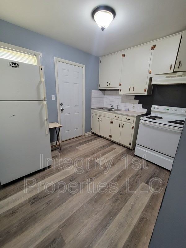 2216 State Ave - Photo 3 of 6