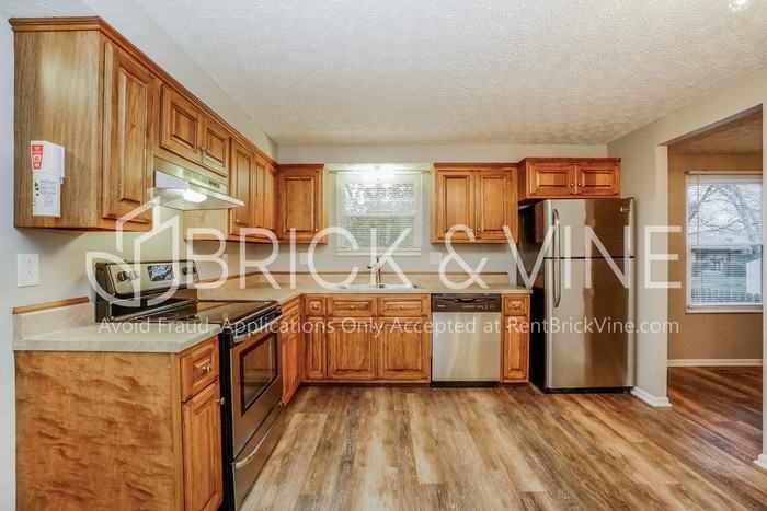 3229 Middleboro Way - Photo 3 of 18