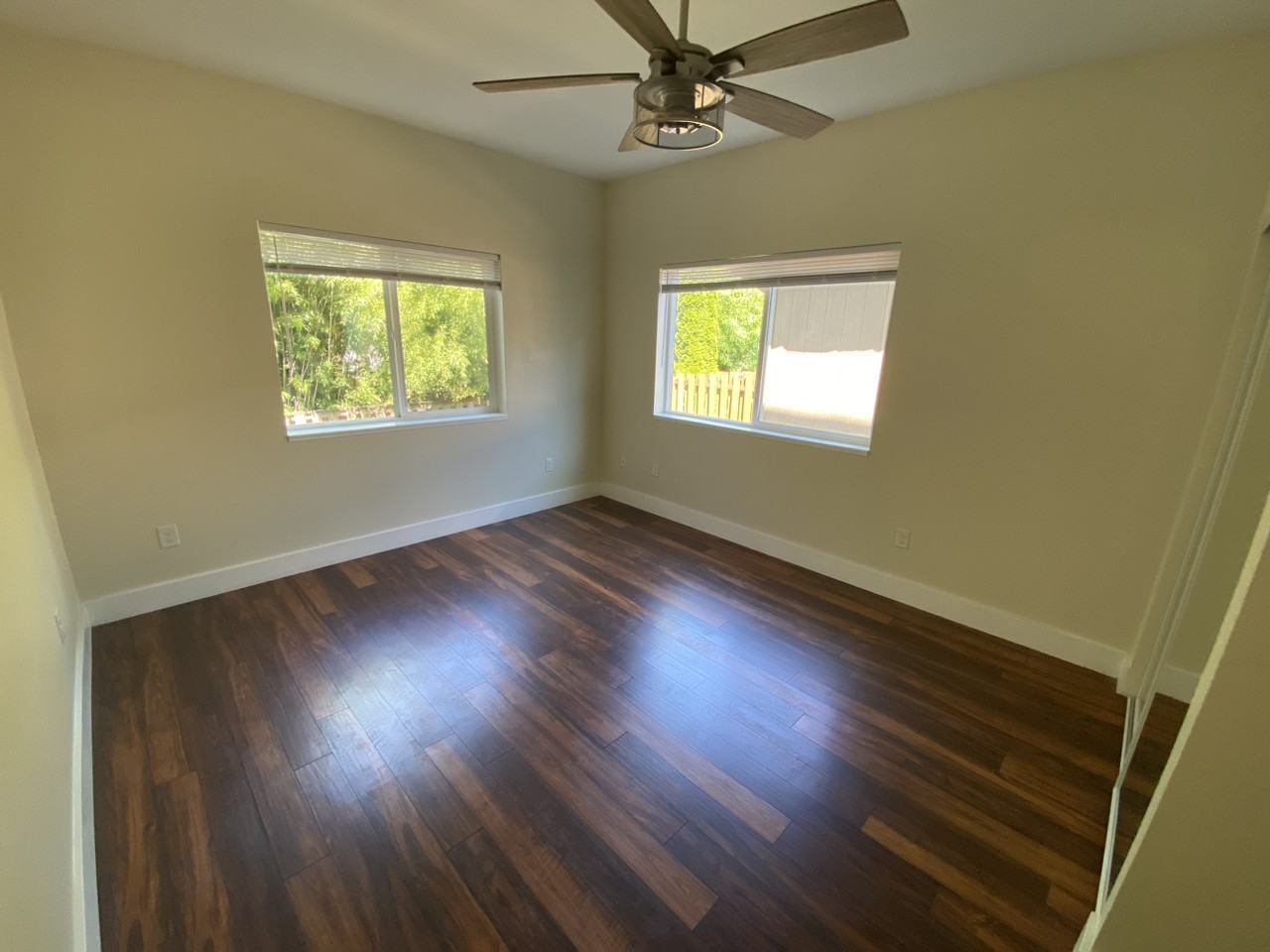 9223 SW Terwilliger Blvd - Photo 3 of 5