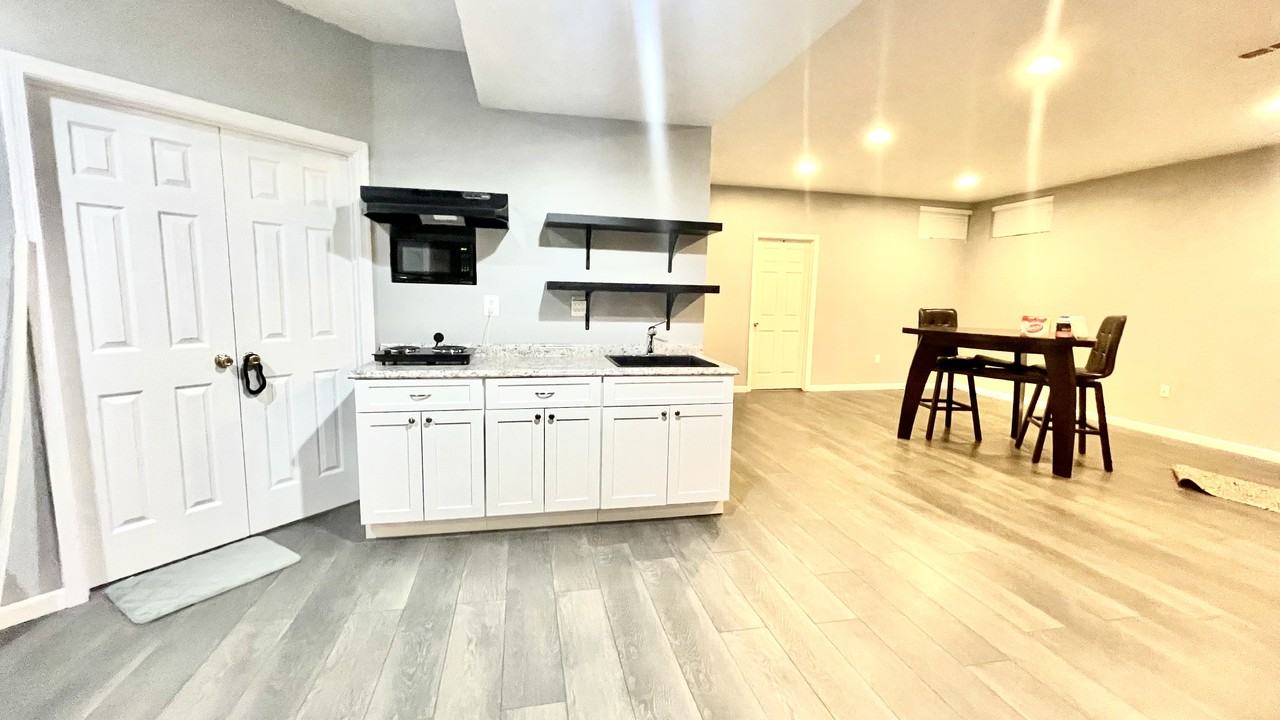 7509 New Caledonia Ct #NA - Photo 2 of 8