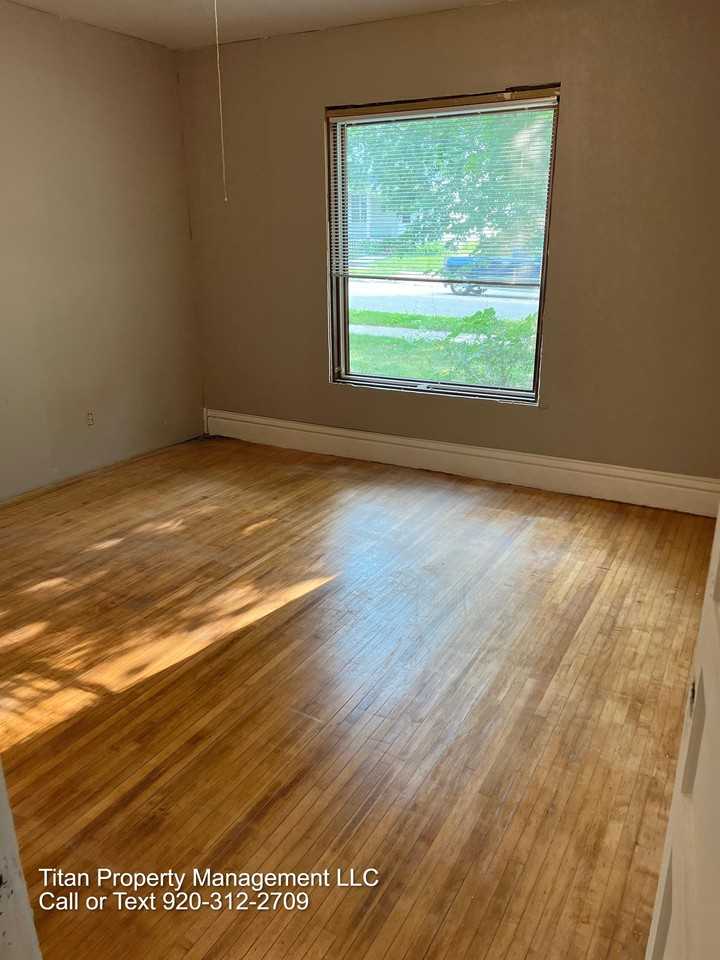 555 Metomen St #1 - Photo 3 of 9