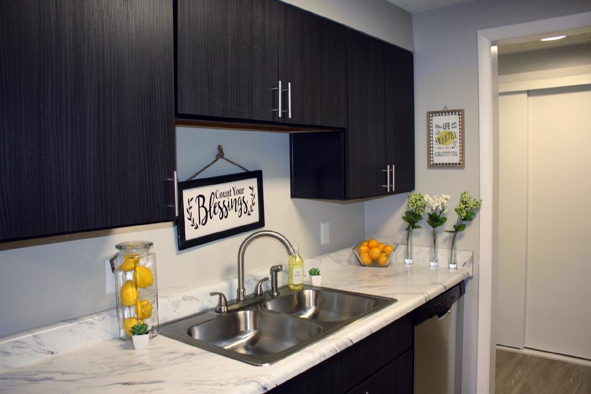 2201 14th Ave - Photo 4 of 27