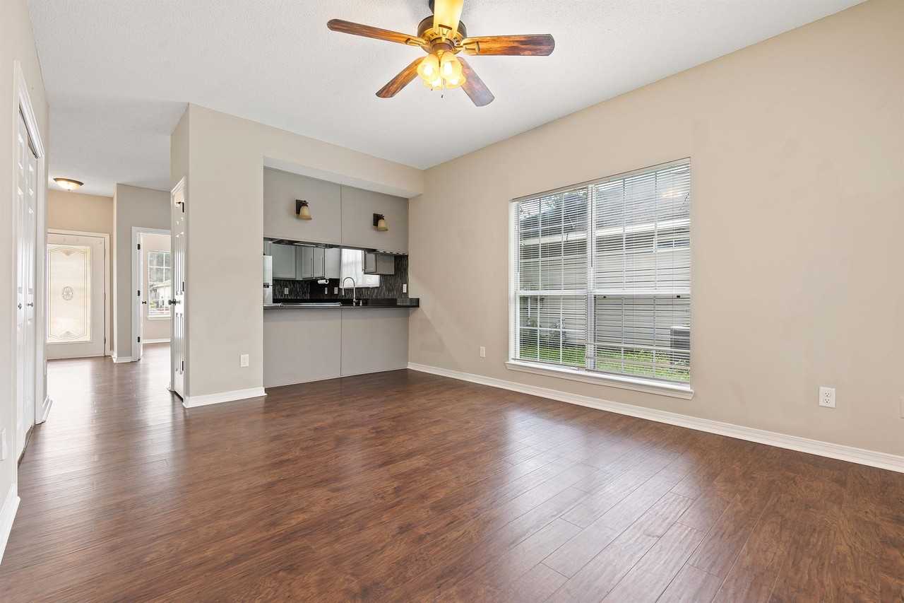 2033 Post Oak Ct #1 - Photo 3 of 27