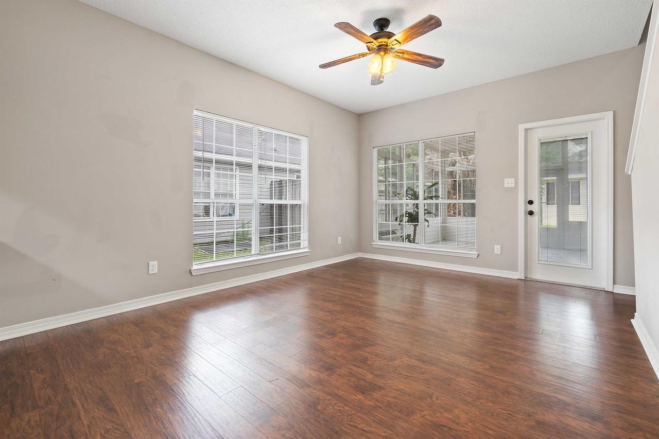 2033 Post Oak Ct #1 - Photo 4 of 27