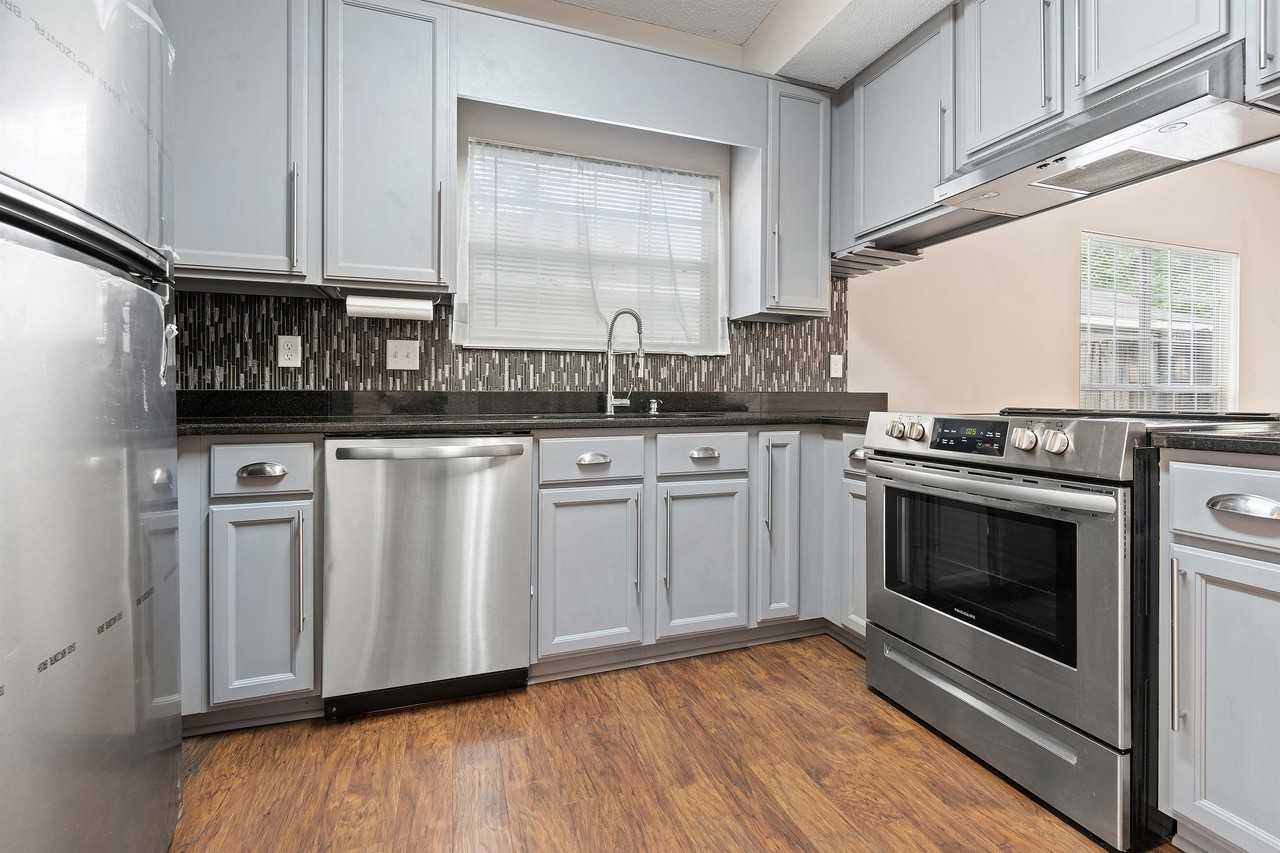 2033 Post Oak Ct #1 - Photo 5 of 27