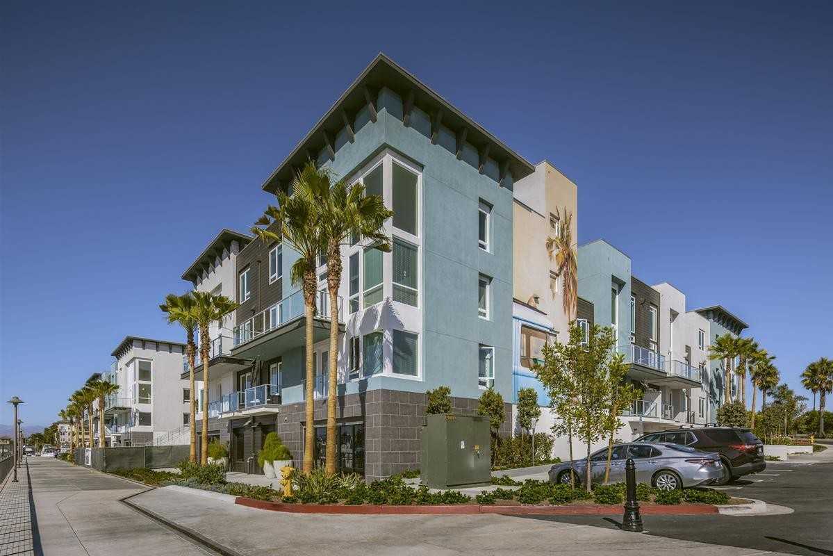 3851 Harbour Island Ln - Photo 3 of 40