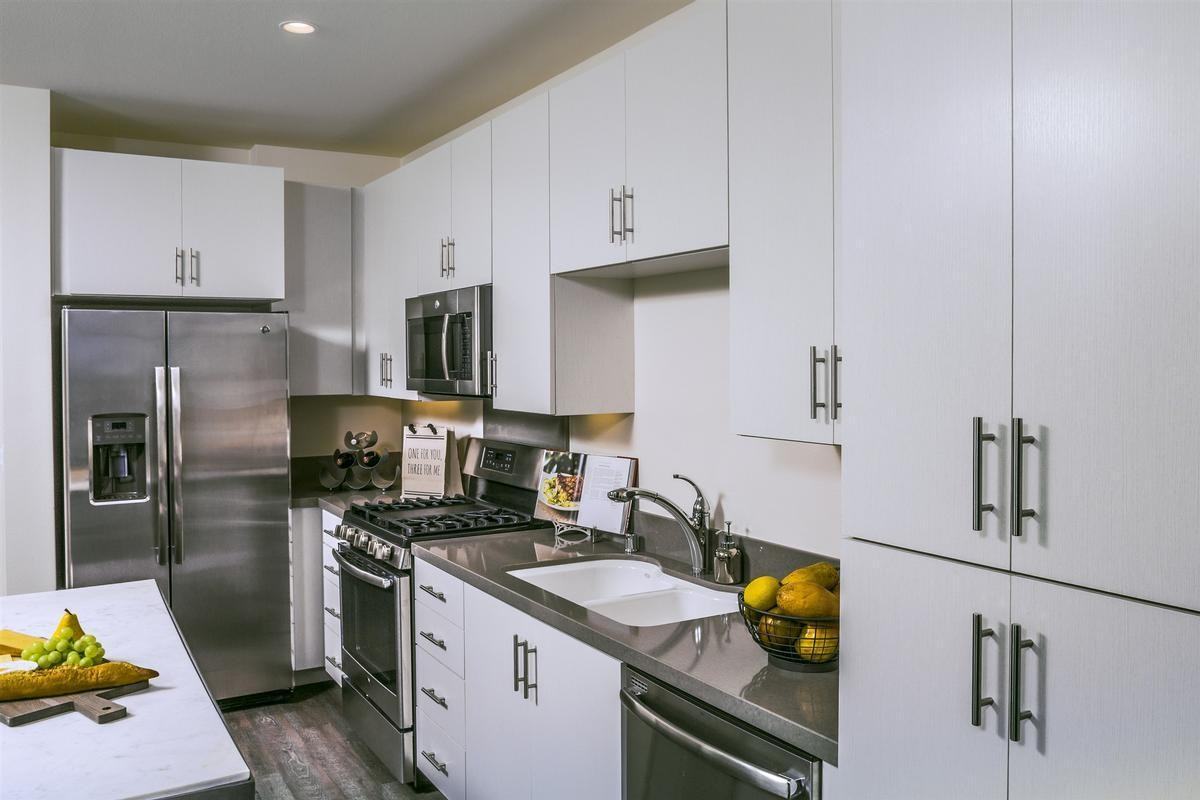 3851 Harbour Island Ln - Photo 7 of 40