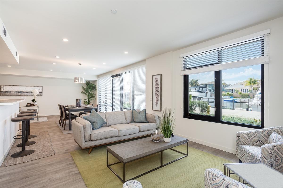 3851 Harbour Island Ln - Photo 2 of 40