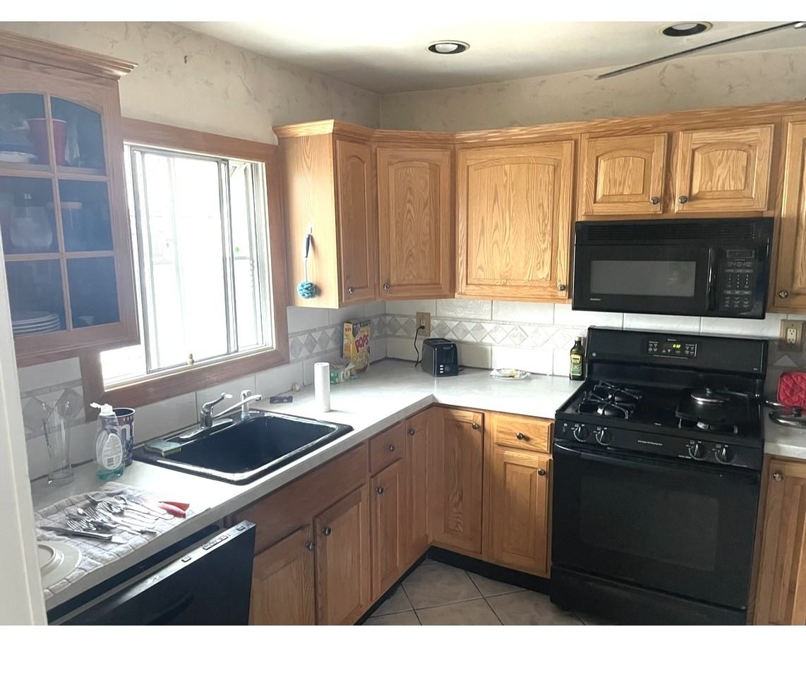 165 Seneca Avenue #2 - Photo 3 of 4