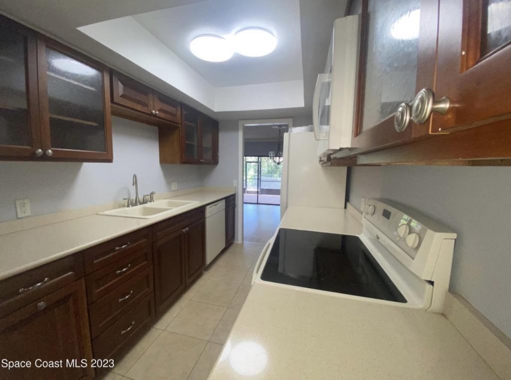 1907 Cashew Courtway - Photo 3 of 7