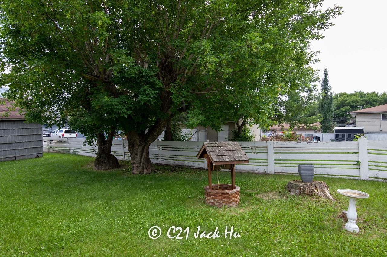 11847 83 Street Northwest - Photo 3 of 20